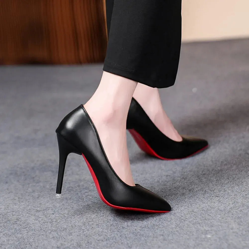 Detailed shot of the heel structure, highlighting stability and style.