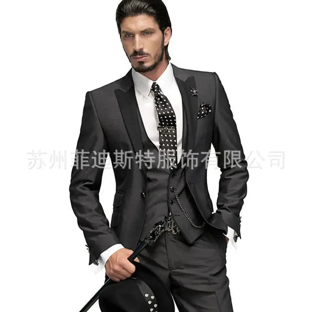 Comfortable fit of the breathable fabric in the sleek trousers of the suit.