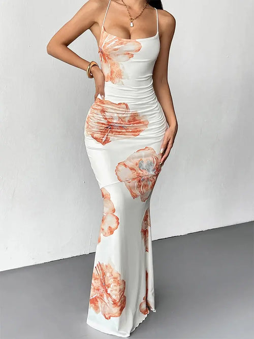 Backless summer dress in light fabric, perfect for warm evenings under the stars.