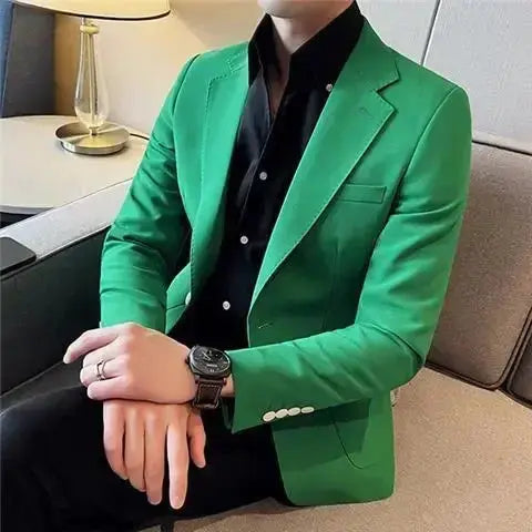 Lightweight men's spring blazer in a modern loose fit, perfect for layering over stylish outfits.