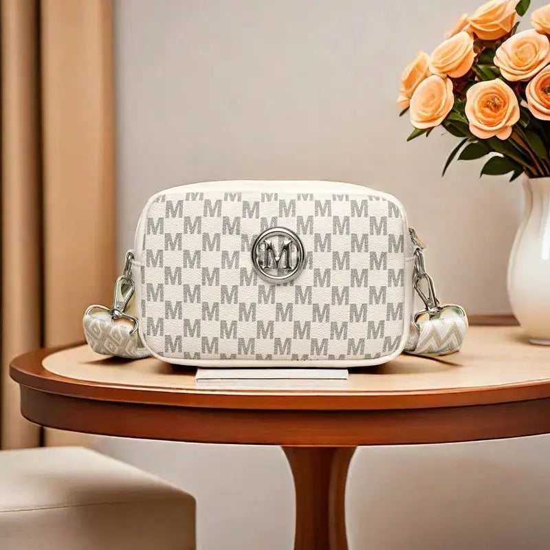 Fashion accessory for work, combining comfort and style in one chic crossbody.