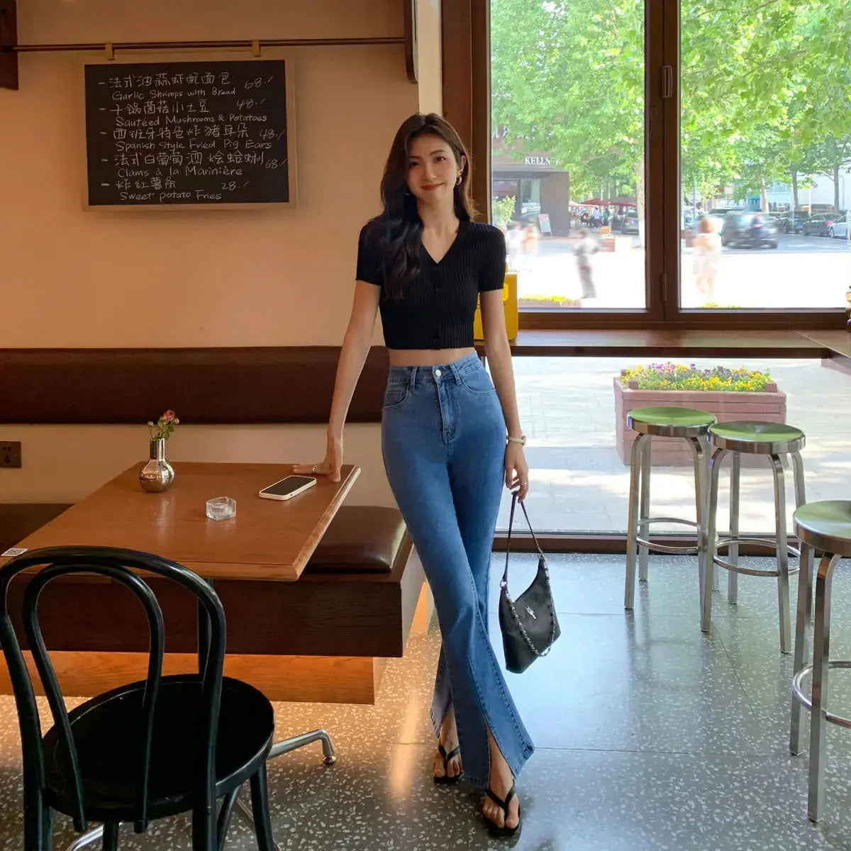 Stylish bootcut denim in a retro design, enhancing your natural shape.