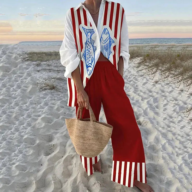High-waist pants and top in an elegant beach-inspired print.
