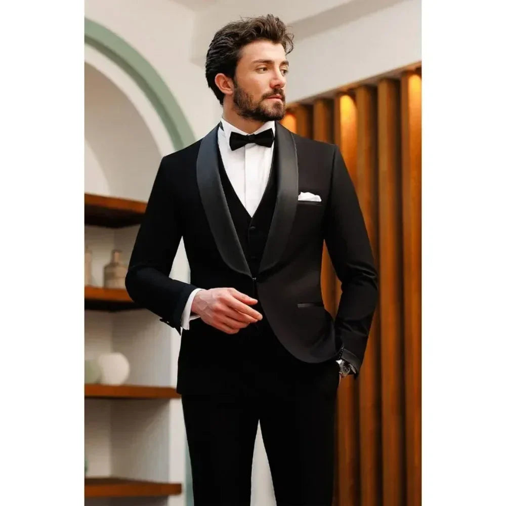 Elegant outfit displayed on a mannequin, highlighting the versatility of the seamless suit ensemble for any event.