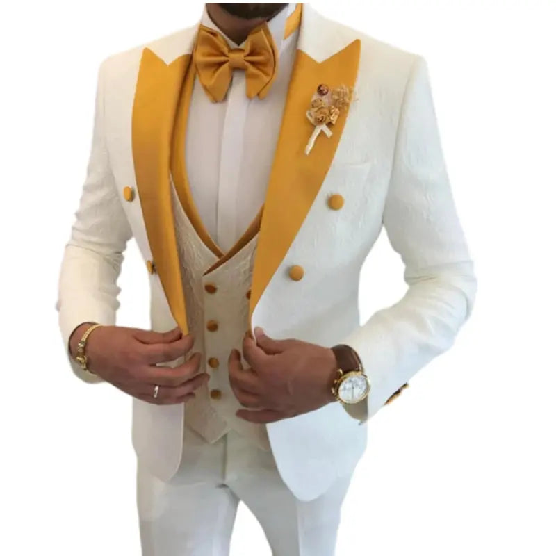 Elegant groom's suit featuring sharp peak lapels and tailored fit.