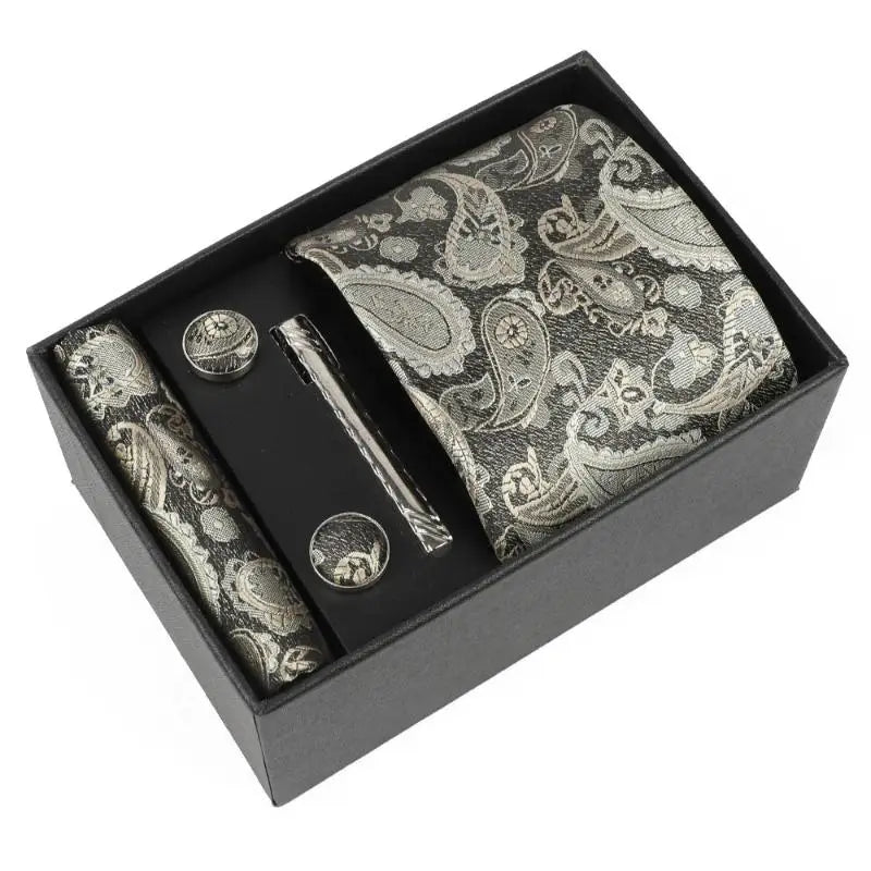 Elegant pocket square, a perfect match for the silk tie.