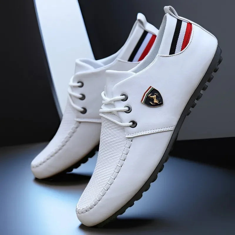 Men's loafers in classic black, perfect for both casual and formal occasions.