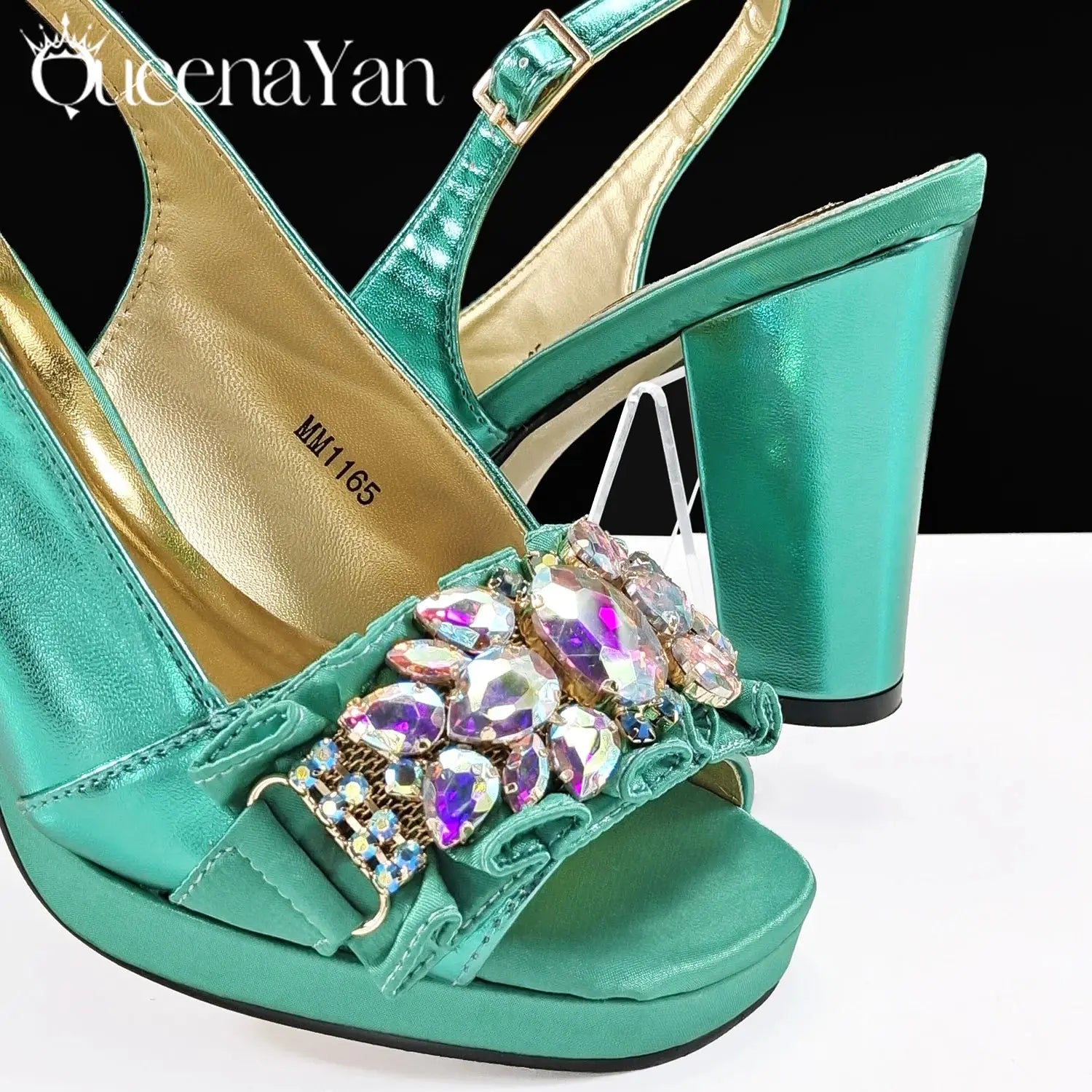 Stylish emerald heels paired with a chic matching bag for a cohesive look.