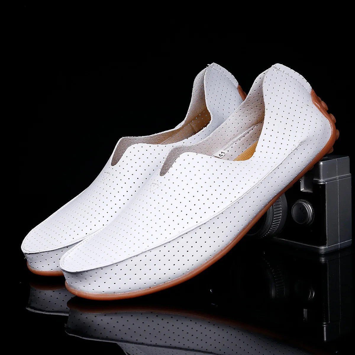 Men's luxury loafers in light brown, combining comfort and effortless charm.