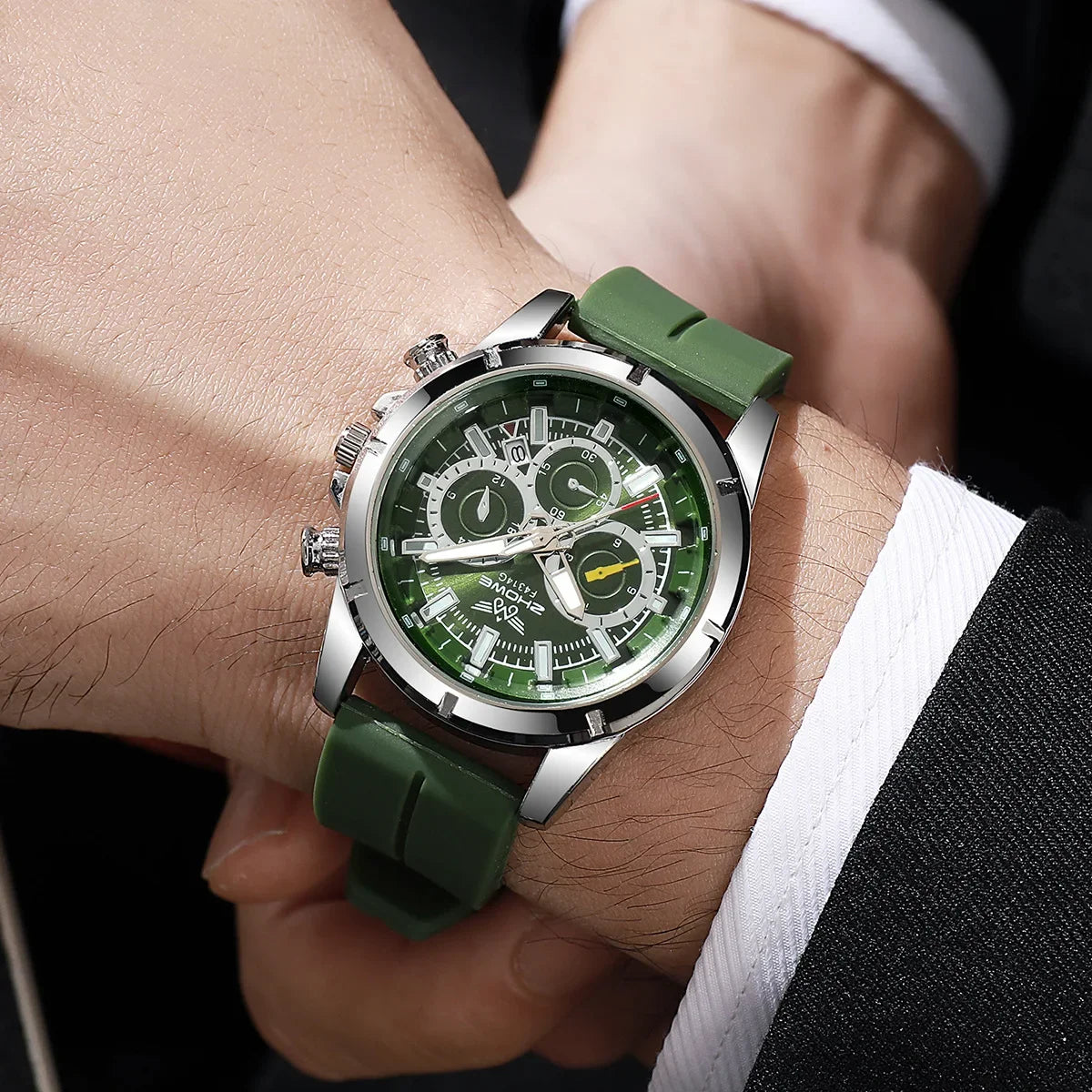 Stylish men's watch with a comfortable silicone band for all-day wear.