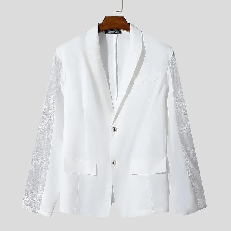 Maintenance-free black blazer, ideal for year-round wear and effortless style.