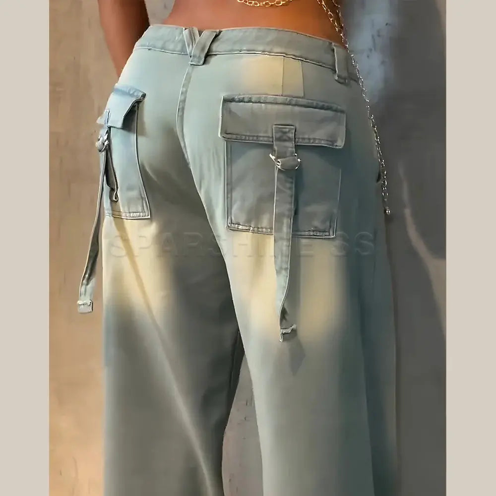 Comfortable spandex blend denim, ideal for road trips and weekend markets.