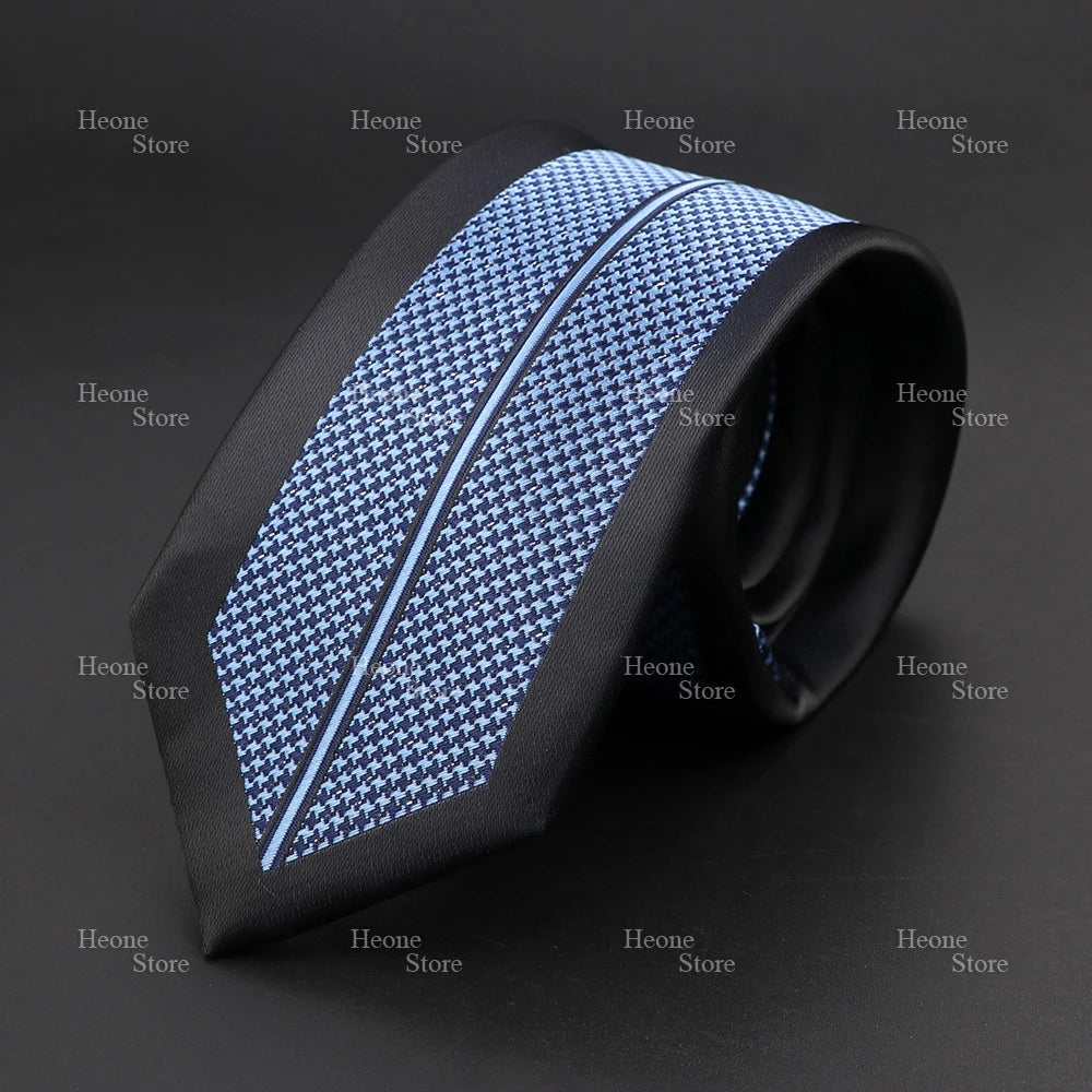 Formal event tie in luxurious polyester, ensuring a polished appearance.