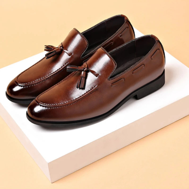 Sleek black PU leather dress shoes with a polished finish and seamless design.
