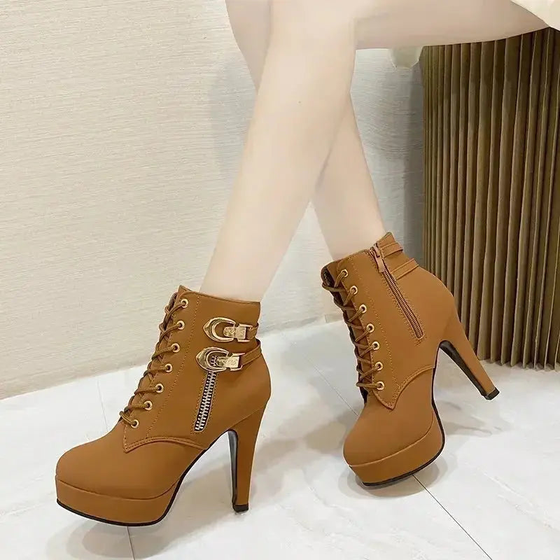 Elegant black ankle boots showcasing a sleek silhouette and cushioned insole.
