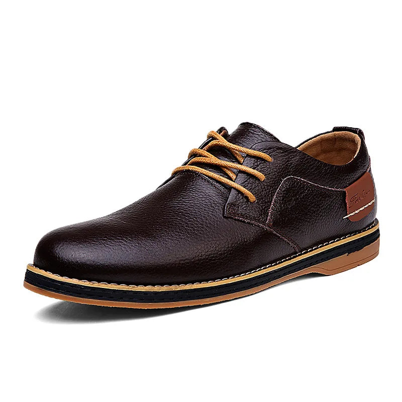 Men's dress shoes in elegant black leather, ideal for weddings.