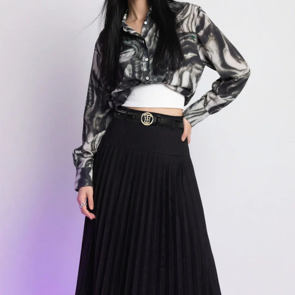 Elegant black belt with secure buckle for a seamless fit.