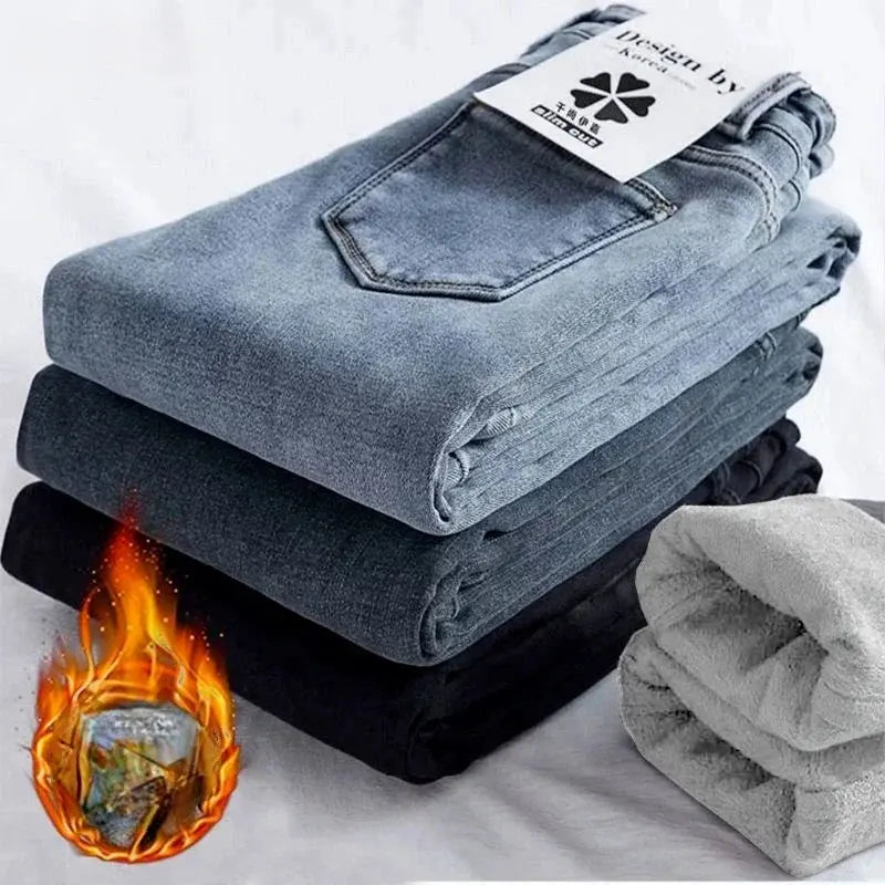 High-waisted sculpted comfort jeans in dark blue cotton-polyester blend.