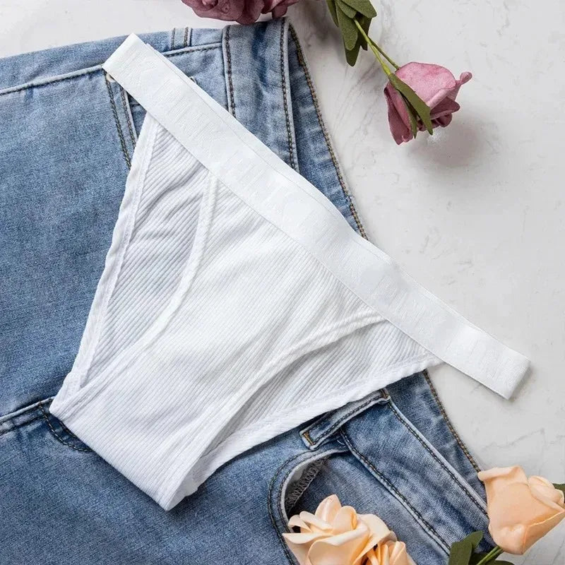 Seamless brief underwear molding to natural curves without bunching or lines