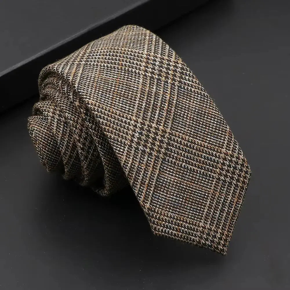 Stylish black tie, lightweight material ensures comfort and sharpness.