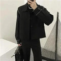 Flexible and lightweight blazer, ensuring smooth movement and elegance.