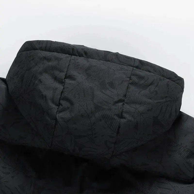 Men's winter jacket in camouflage, perfect for urban and outdoor settings.