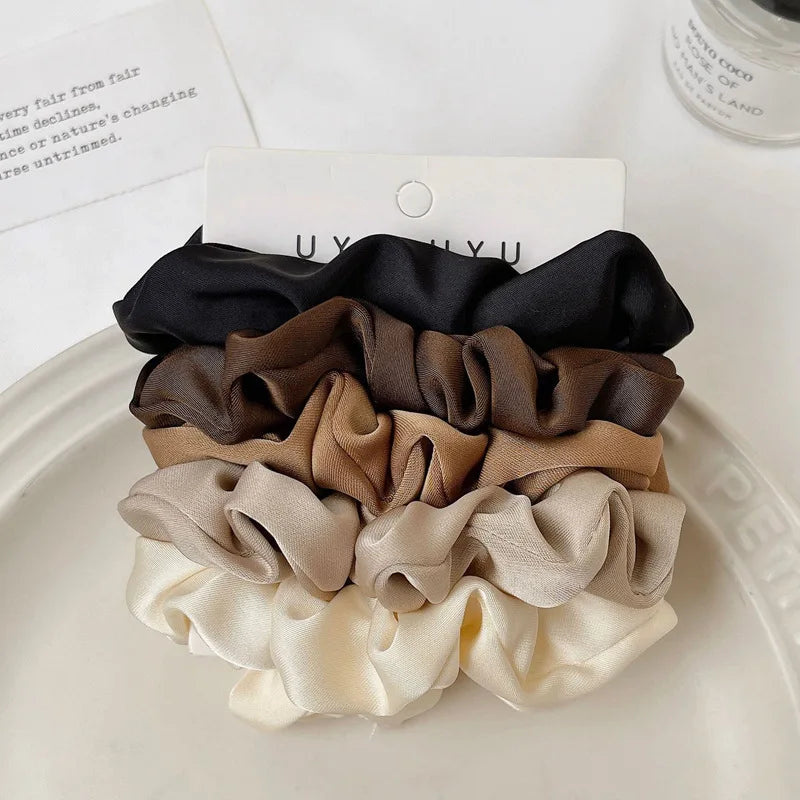 Damage-free satin hair ties eliminating creases and broken strands