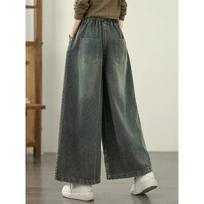 Elastic waist of Bohemian Rhapsody Denim for all-day comfort.