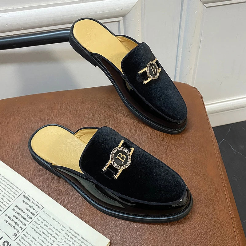 Black PU sandals for men, combining elegance and comfort for summer outings.