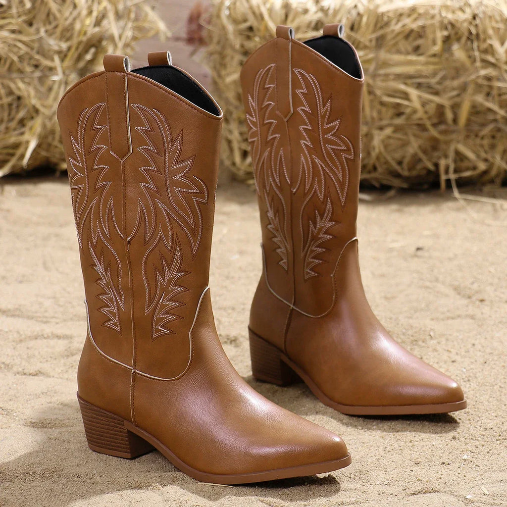 Waterproof Western boots with decorative stitching and stable medium heel