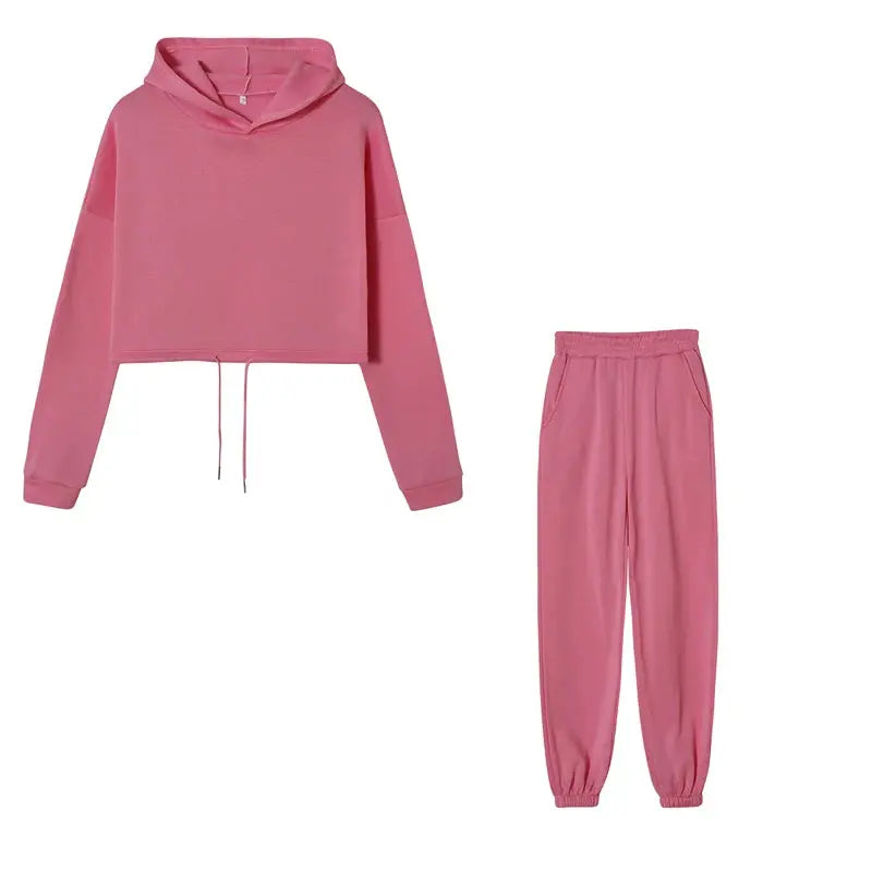 Versatile jogger set in chic design, suitable for coffee dates or movie nights.