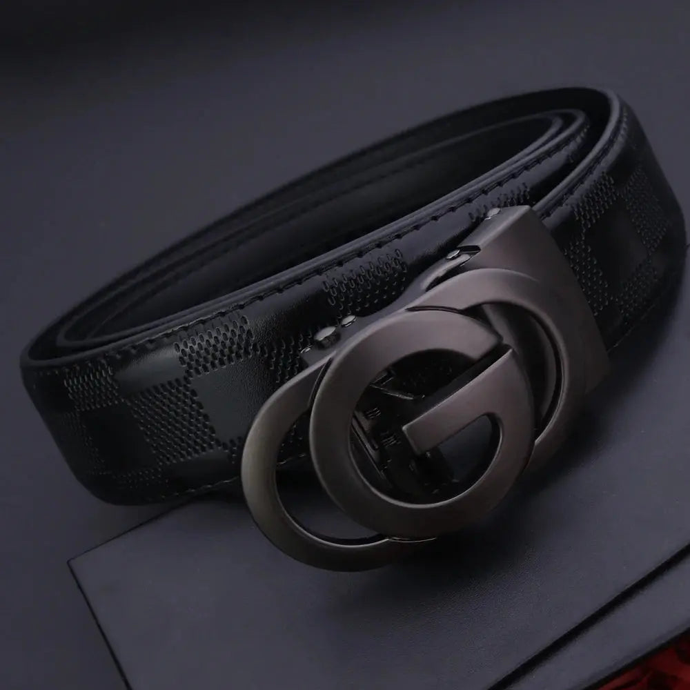 Durable leather belt that ages beautifully with every wear.