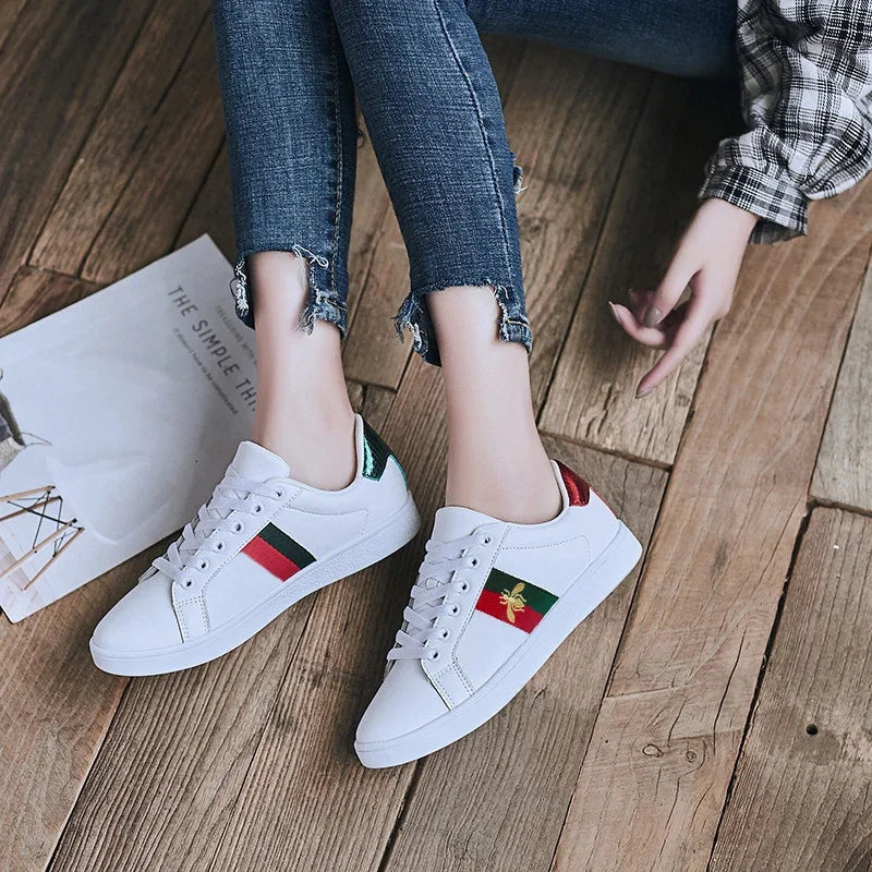 Casual black sneakers with embroidered bee symbol and cushioned EVA insole