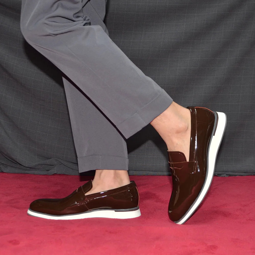 Patent leather formal shoes in sophisticated colorway options
