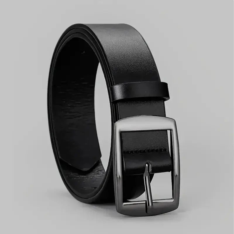 Adjustable leather belt with a sophisticated touch for all-day comfort.