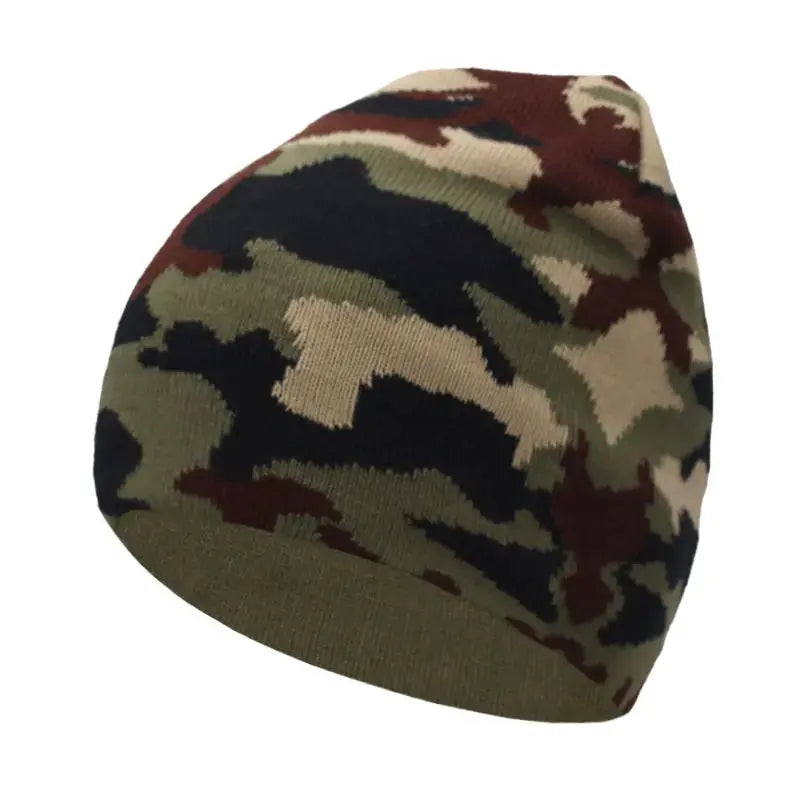Cozy Camo Beanie in soft acrylic, perfect for autumn adventures and outdoor activities.