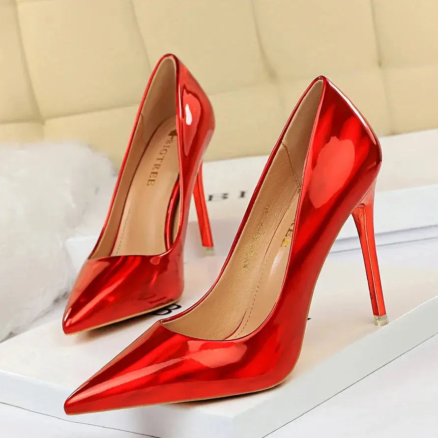 Elegant stiletto pumps in blue, perfect for both professional and formal occasions.