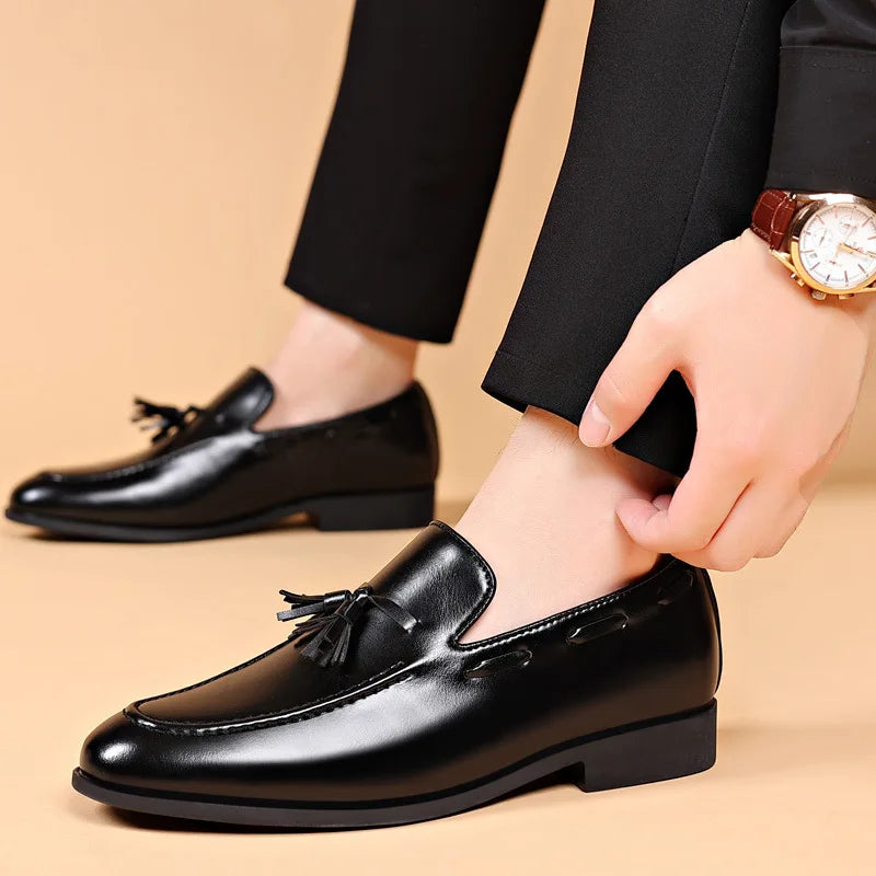 Durable black leather shoes ideal for both business meetings and evening events.