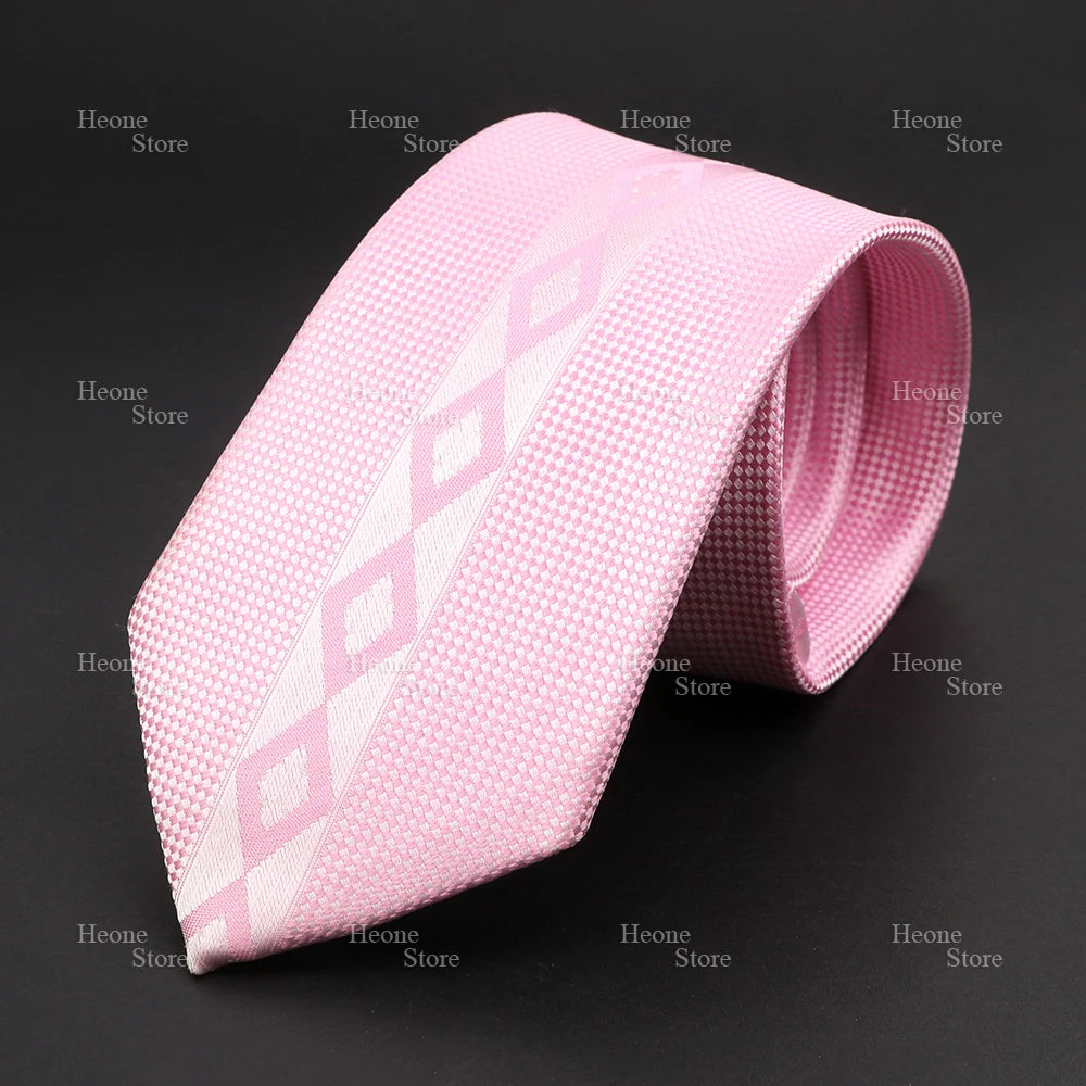 Sophisticated accessory tie, ideal for professional and formal settings.