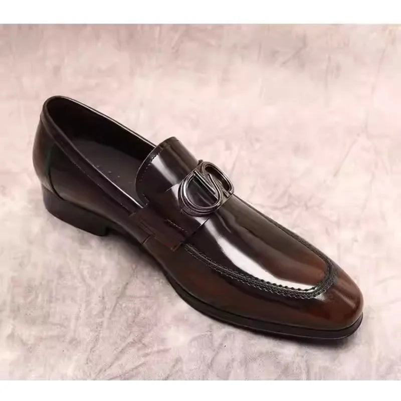Waterproof leather loafers in classic black, ideal for autumn and spring wear.