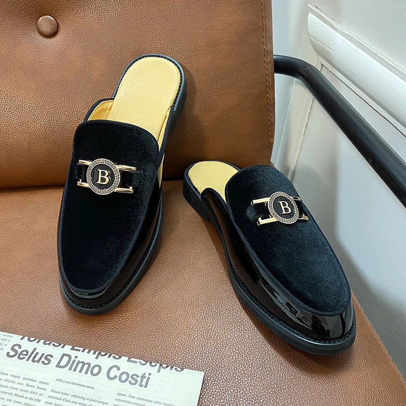 Lightweight men's sandals with soft rubber soles for all-day wearability.