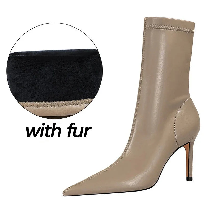 Timeless black leather boots combining style and wearability