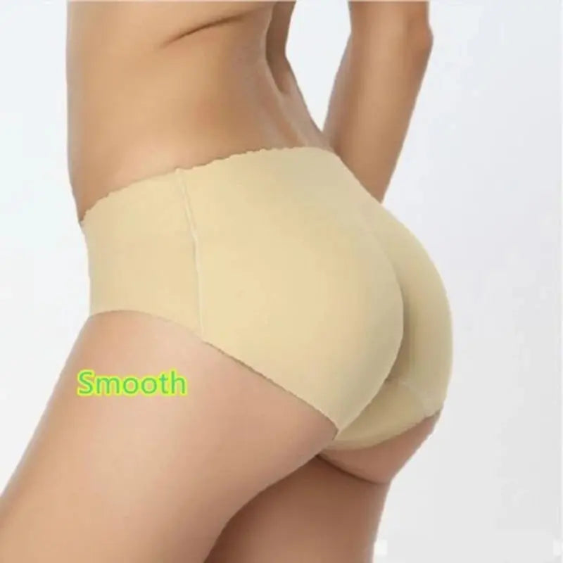 Black seamless panties designed for a smooth silhouette under any outfit.