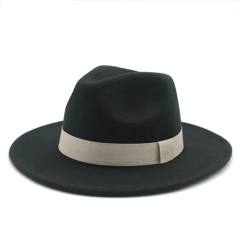 Timeless soft gray fedora made from breathable cotton-polyester blend.
