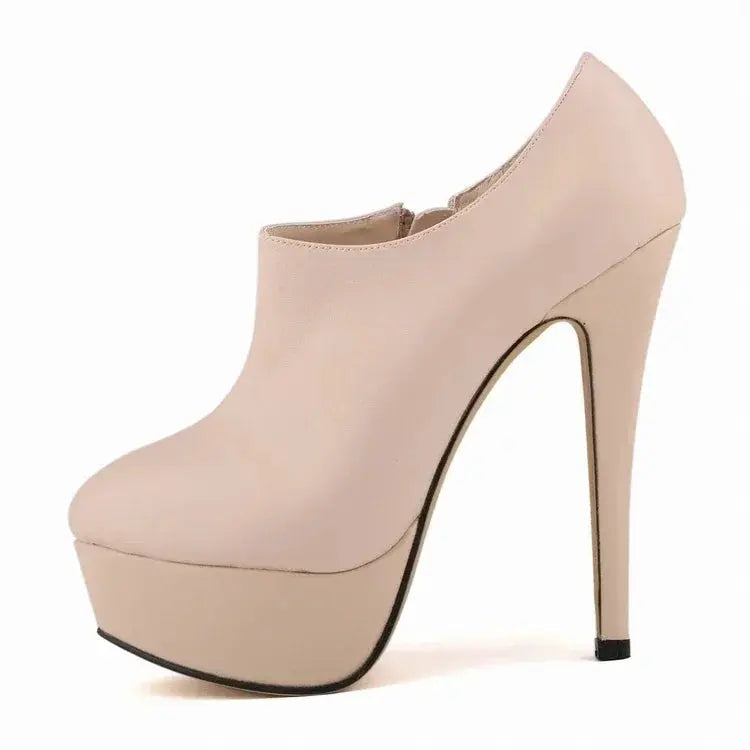 Elegant evening shoes featuring a bold and stylish silhouette.