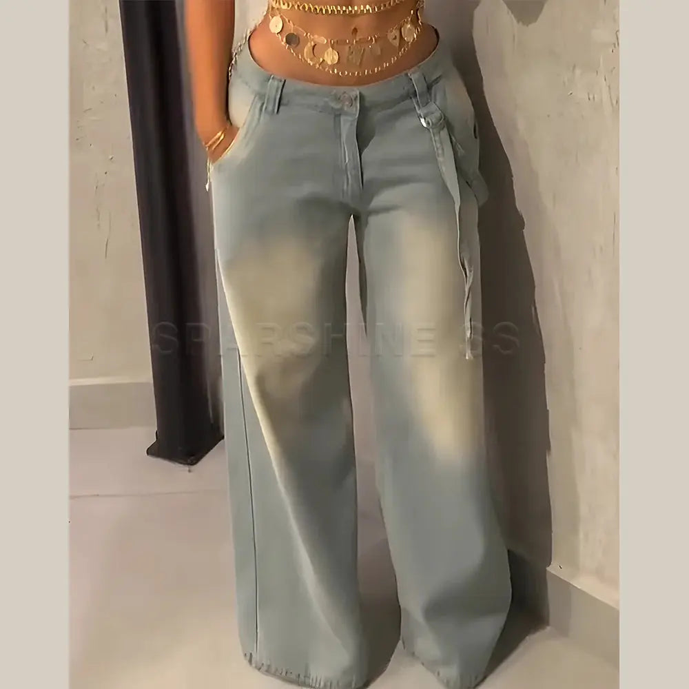 Year-round fashion in easy care denim, keeping you stylish and camera-ready.