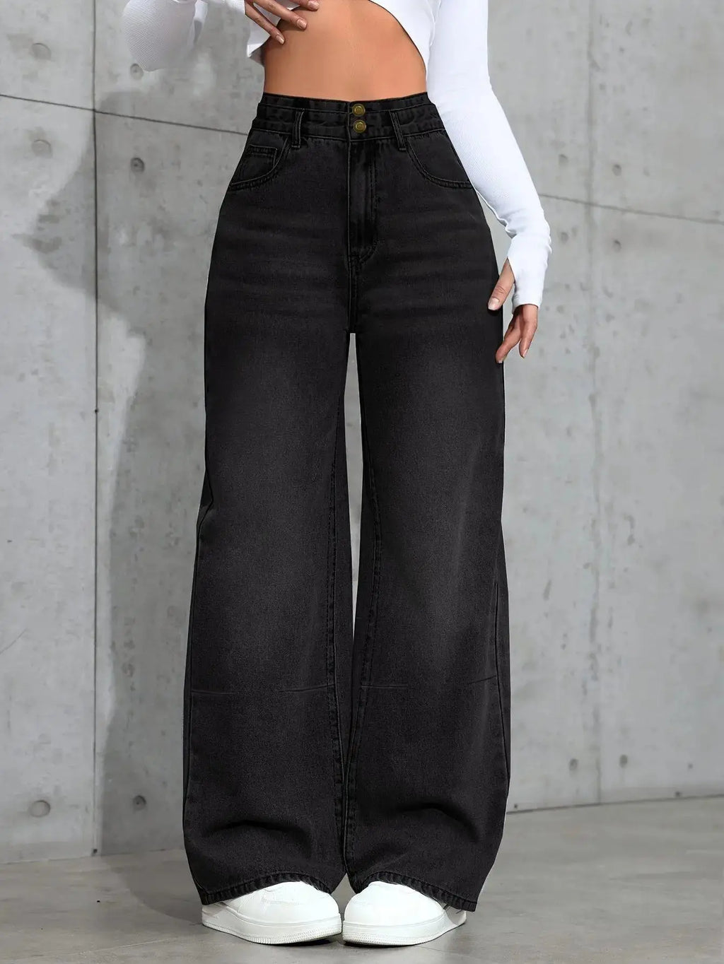 Model wearing high-waist jeans, exuding confidence and style in a casual coffee shop setting.