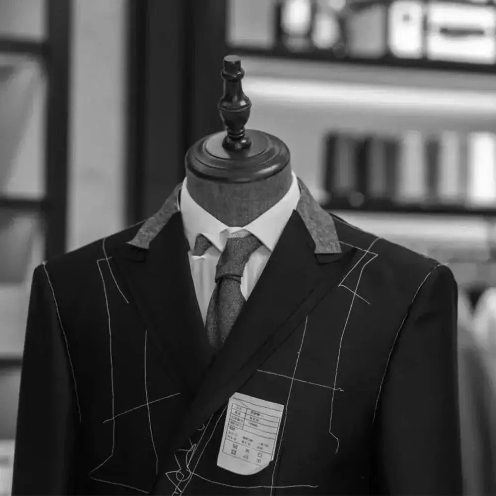 Back view of the men's houndstooth blazer, highlighting its polished and sophisticated design.