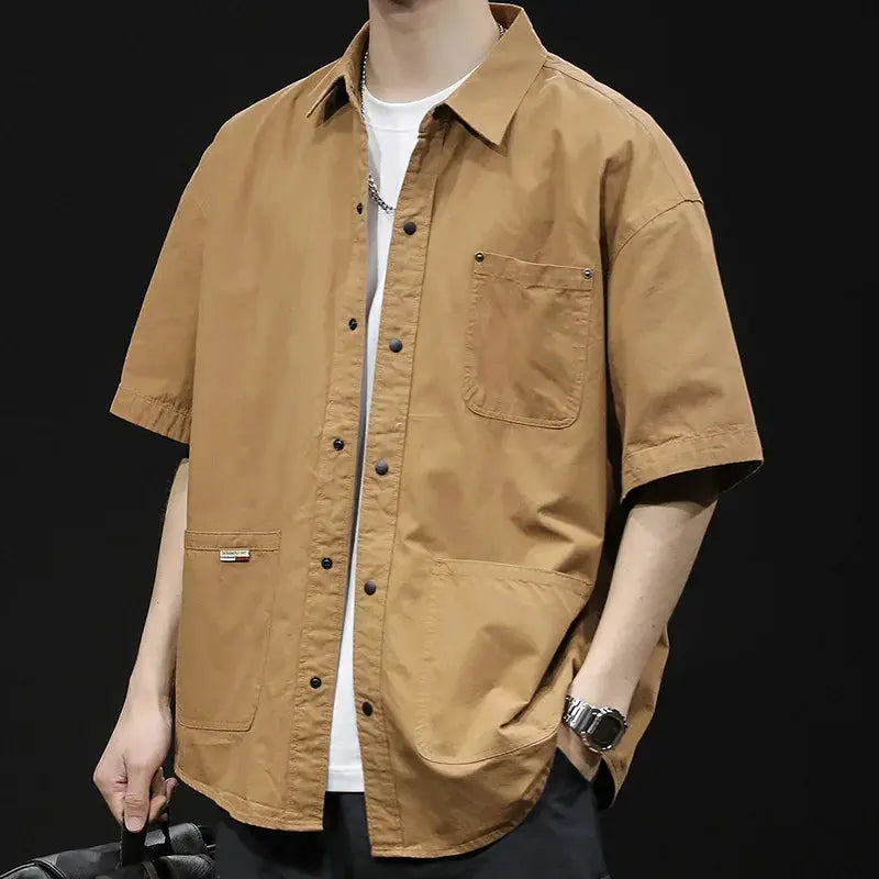 Wrinkle-resistant men's shirt in a versatile color, ensuring sharp looks all day long.