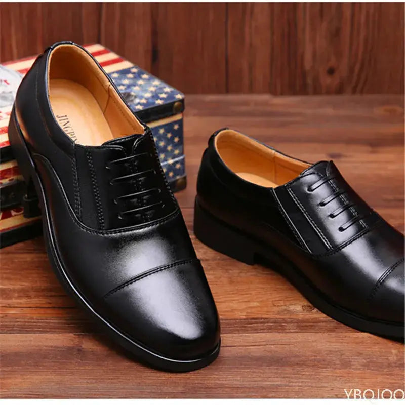 Sharp black PU leather oxfords with pointed toe for a sophisticated look.